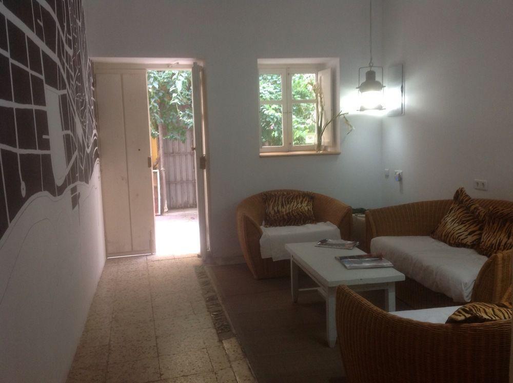 The Monkey Guest house 2*